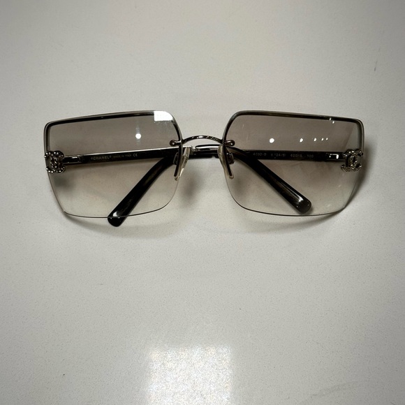 Vintage CHANEL silver 4092-B Sunglasses - Picture 2 of 7